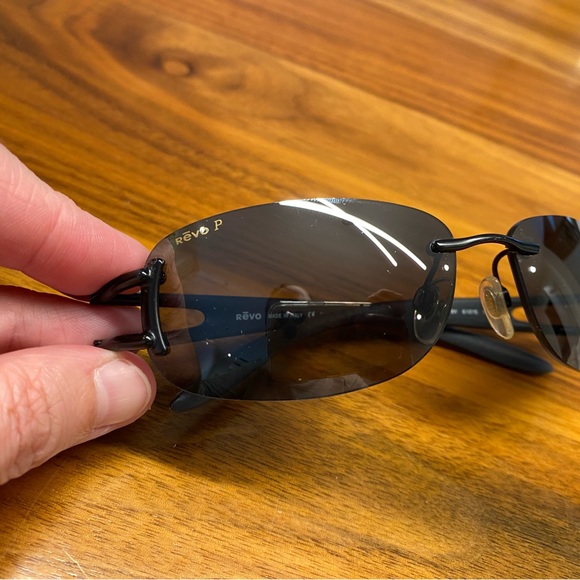 Revo polarized sunglasses with case - Picture 5 of 14